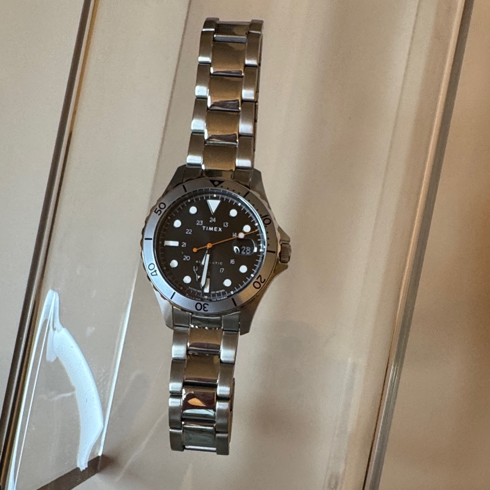 Timex Silver Stainless Steel Men's Watch with Black Dial. Navi XL collection